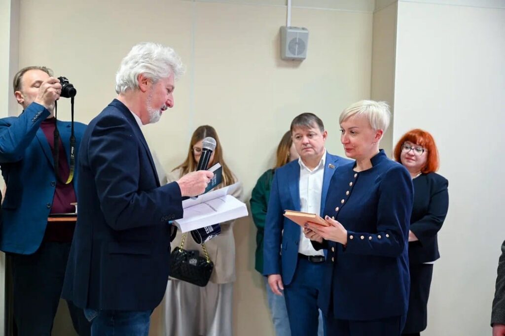 Выставка «90 лет славной истории освоения Арктики» открылась в Российской государственной детской библиотеке