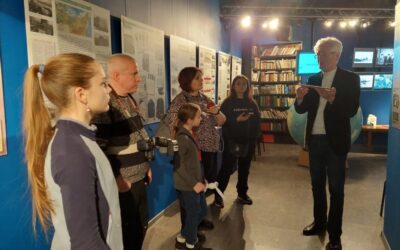 Московские блогеры посетили выставку «90 лет славной истории освоения Арктики»